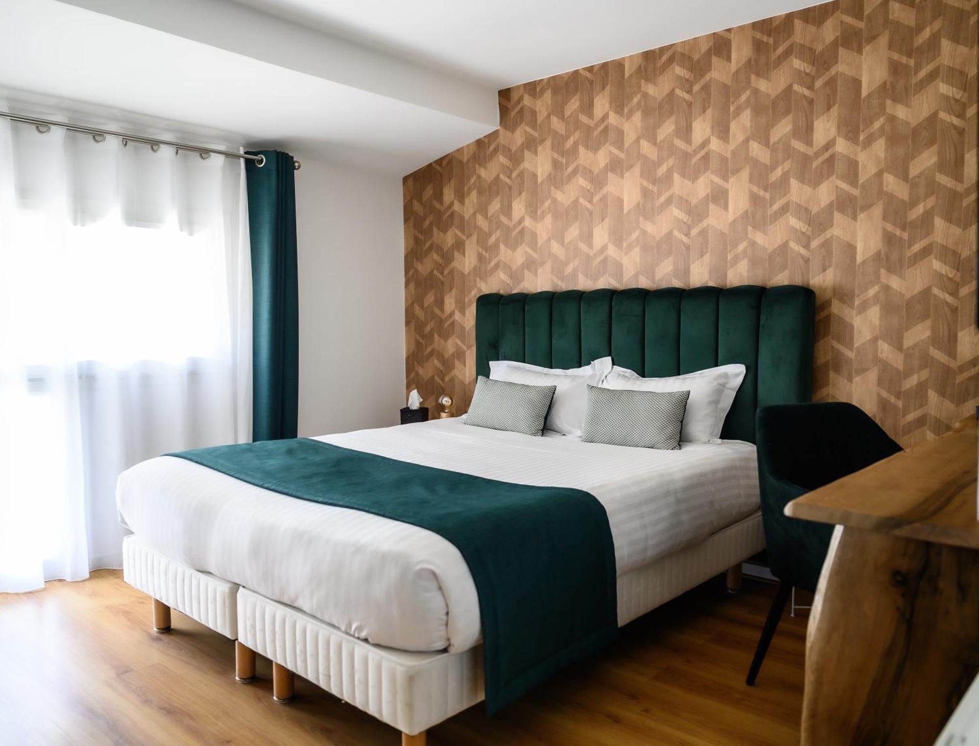 Pey La Tour - Logis Hotels & Restaurant Salleboeuf Екстериор снимка